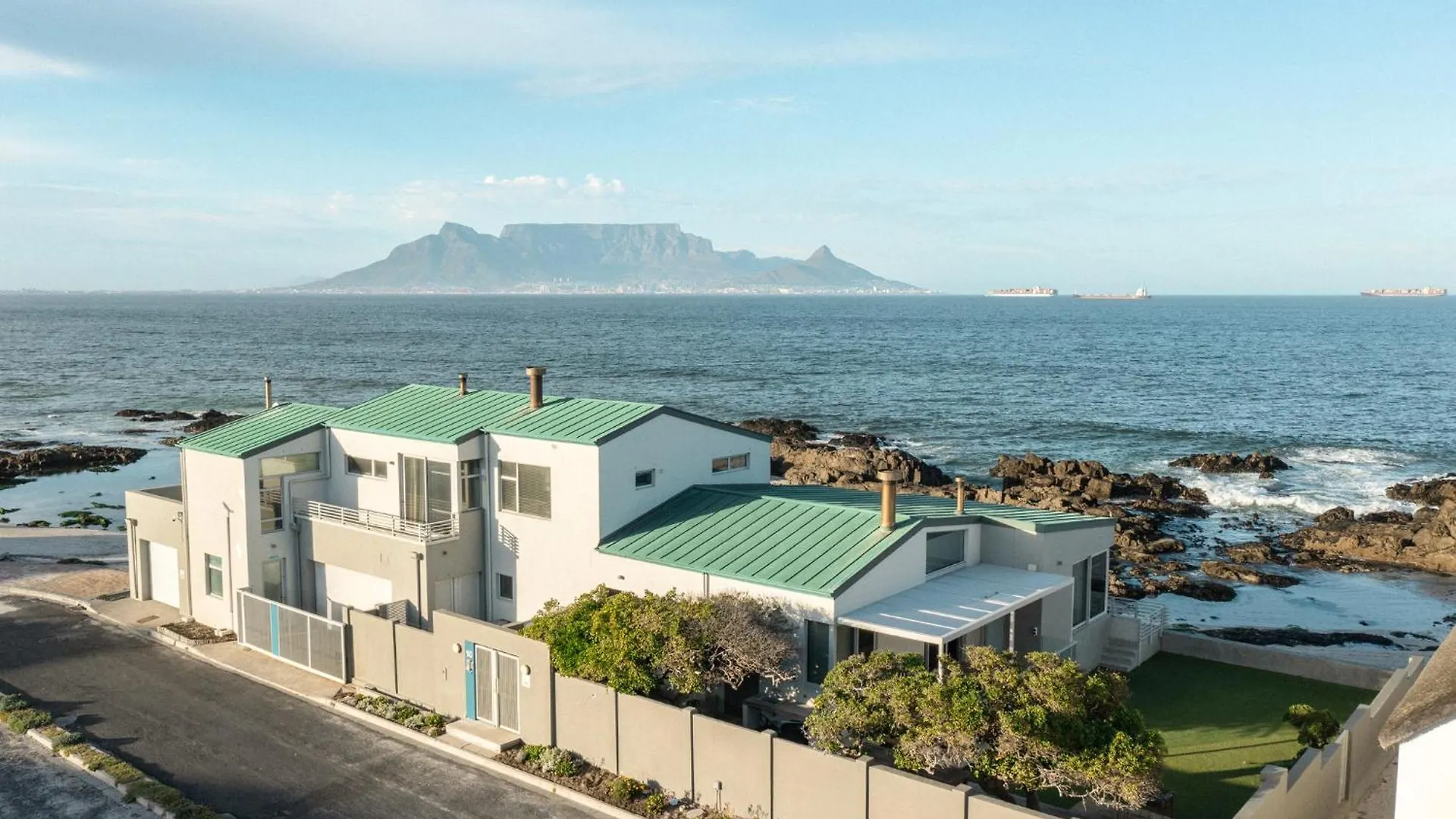 Apartment Bokkombaai Holiday home Bloubergstrand